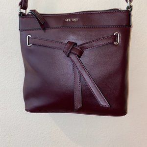 MAKE AN OFFER



Nine West crossbody purse, burgundy